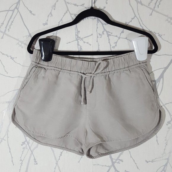 Wilfred Free Tan Tencel & Linen Blend Mid Rise Habitus Shorts - Picture 2 of 4